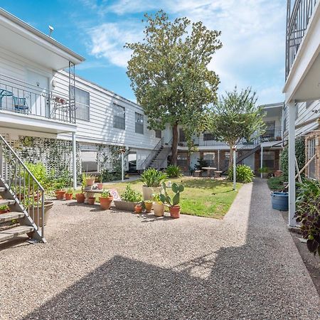 Bright & Airy Apt Close To Everything With Free Park Apartment Houston Exterior photo