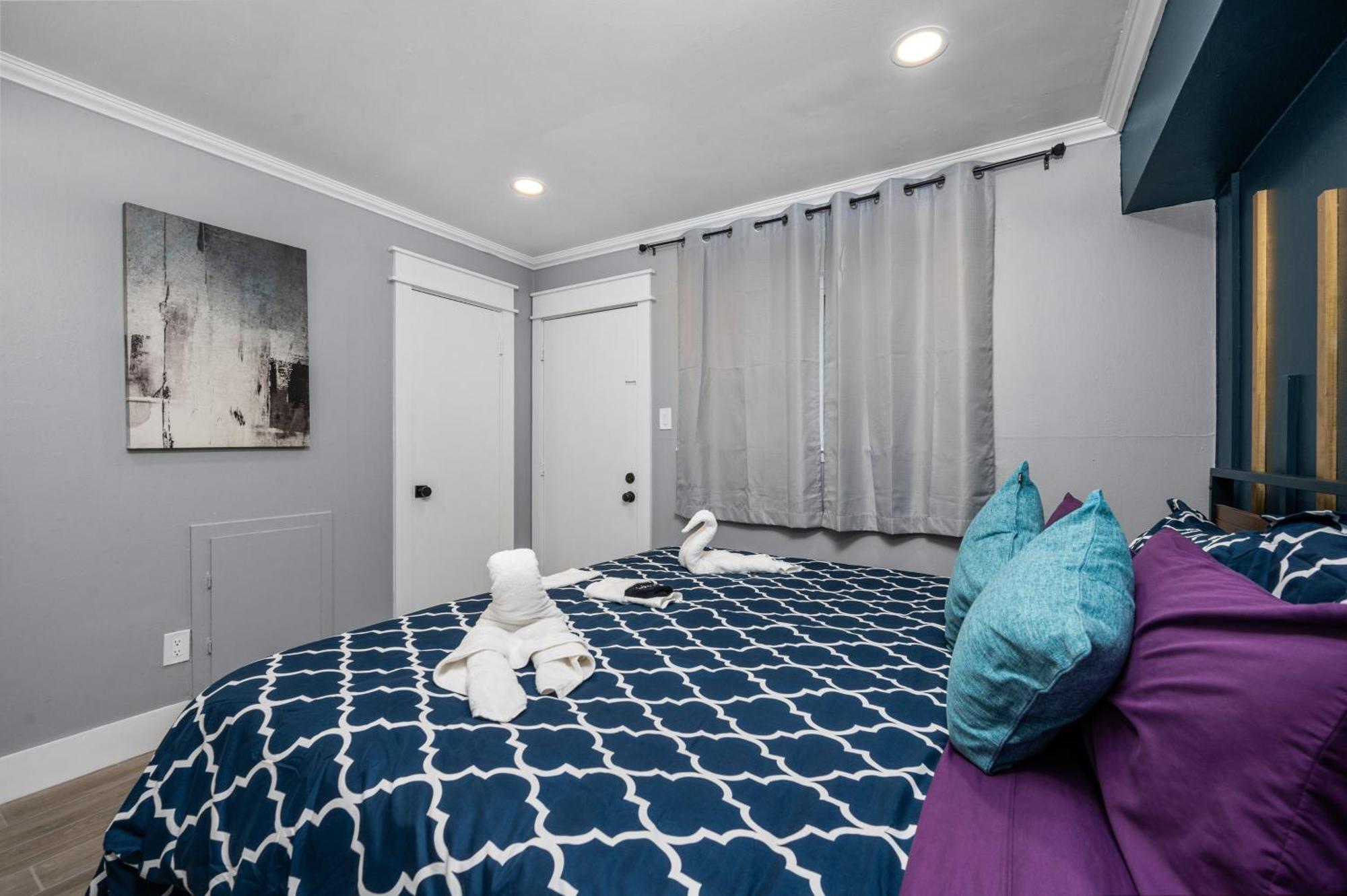 Bright & Airy Apt Close To Everything With Free Park Apartment Houston Exterior photo
